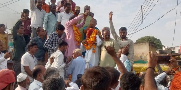 कांग्रेस प्रत्याशी करण सिंह राठौड़ ने किया तूफानी दौरा, एक दर्जन गांवों में किया जनसंपर्क