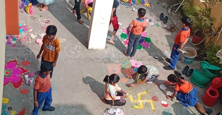 सैनफोर्ड वर्ल्ड स्कूल में मनाया दीपावली महोत्सव