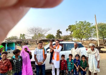 भाजपा आईटी विभाग के प्रदेश सह-संयोजक शिवम् विजयवर्गीय ने किया जनसंपर्क, छबडा़ ग्रामीण के आधादर्जन गावों मे कि दीवाली की रामा श्यामी, भारतीय जनता पार्टी को आगामी 25 नवम्बर को मतदान हेतु की अपील