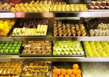 Diwali 2023: असली-नकली मिठाइयों की पहचान करने के लिए यह नुस्खा आज़माएं, ना करें सेहत से खिलवाड़