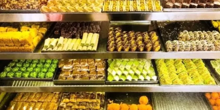 Diwali 2023: असली-नकली मिठाइयों की पहचान करने के लिए यह नुस्खा आज़माएं, ना करें सेहत से खिलवाड़