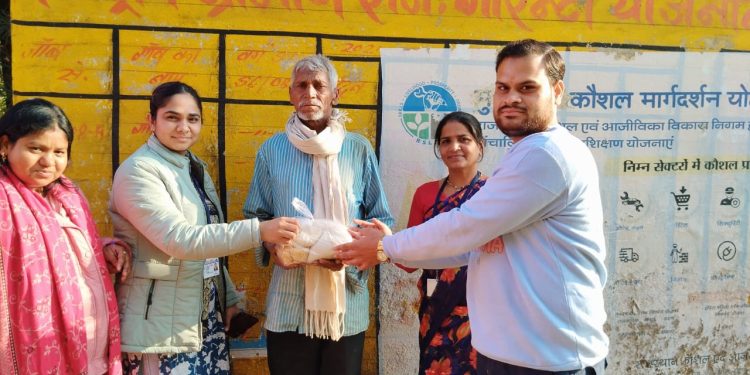 जिले की ग्राम पंचायतों में आयोजित हुए विकसित भारत संकल्प यात्रा के शिविर आमजन ने ली भारत को विकसित बनाने की शपथ गांव-गांव पहुंच रही है योजनाएं शिविर में मौके पर केंद्र सरकार की योजनाओं का मिला लाभ जिला कलक्टर के सख्त निर्देश- शिविर में लाभार्थियों को नहीं हो किसी तरह की परेशानी