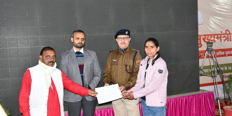 युवा दिवस पर रोजगार उत्सव में मुख्यमंत्री की वर्चुअल माध्यम से सौगात नव नियुक्त कृष्णा मीणा से किया सीधा संवाद, जिले में 184 को मिला रोजगार 285.71 करोड़ के विकास कार्यो का शिलान्यास, 8.51 करोड़ के कार्यो का लोकार्पण