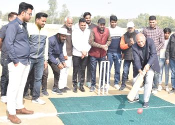 क्रिकेट प्रतियोगिता का उद्घाटन हुआ पहला मैच कोटा एस आर टी जीती हिंदुस्तान क्रिकेट क्लब द्वारा आयोजित ओपन लेदर बाल प्रतियोगिता का उद्घाटन समारोह