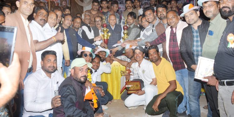 अंतिम बॉल पर जीतकर भोपाल रहा विजेता रोमांचक रहा फाइनल हिंदुस्तान क्रिकेट क्लब द्वारा आयोजित क्रिकेट प्रतियोगिता