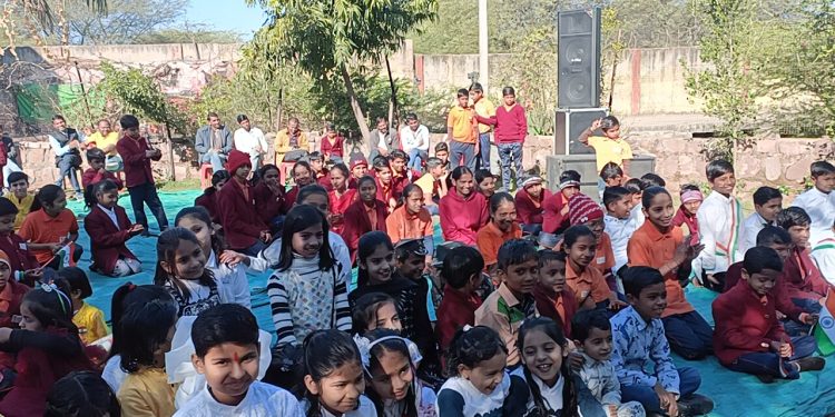 सफलता स्कूल में,26 जनवरी,गणतंत्र दिवस की 76 वीं वर्षगांठ हर्षोल्लास से मनाई गयीं।*  *मुख्य अतिथि के रूप में हिंदी साहित्य भारती के संगठन महामंत्री नागर नें फहराया राष्ट्रीय ध्वज।
