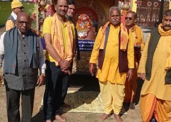 बड़े हर्ष की बात है कि अखिल विश्व गायत्री परिवार शान्ति कुंज हरिद्वार से आई ज्योति कलश यात्रा का छबड़ा के ग्रामीण इलाकों में बड़े हर्ष उल्लास के साथ स्वागत अभिनंदन किया जा रहा