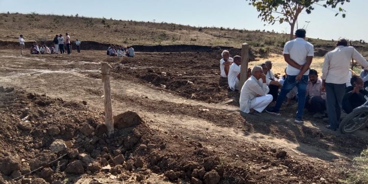 अवैध खनन कर जमीन पर किया कब्जा