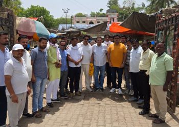 भीषण गर्मी में नगर पालिका ने बांटी ठंडी शिकंजी..